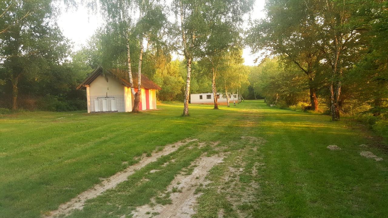 Camping De La Reuille Flere-la-Riviere Exterior photo