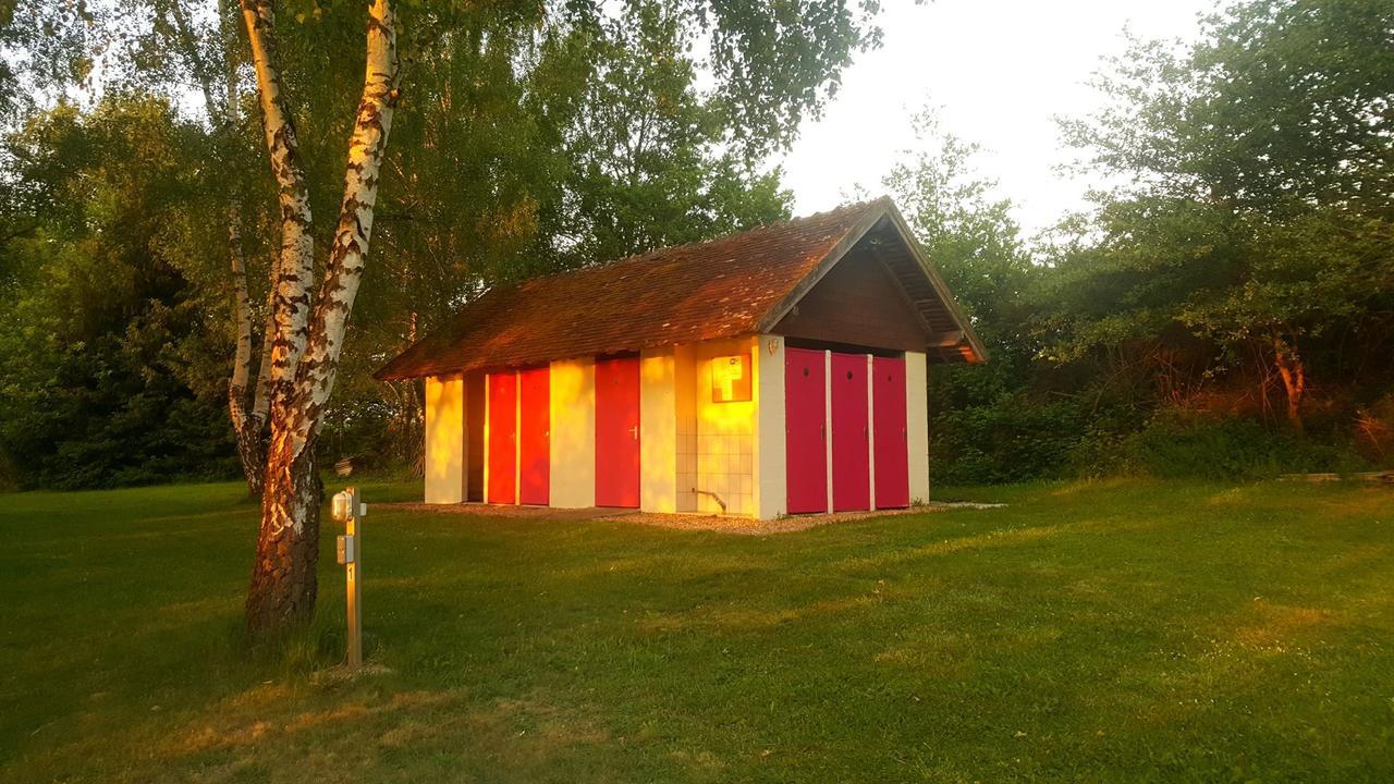 Camping De La Reuille Flere-la-Riviere Exterior photo
